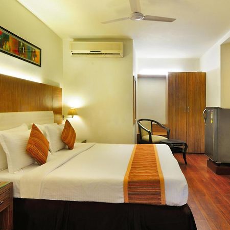 Crossroads Hotel Gurgaon Esterno foto