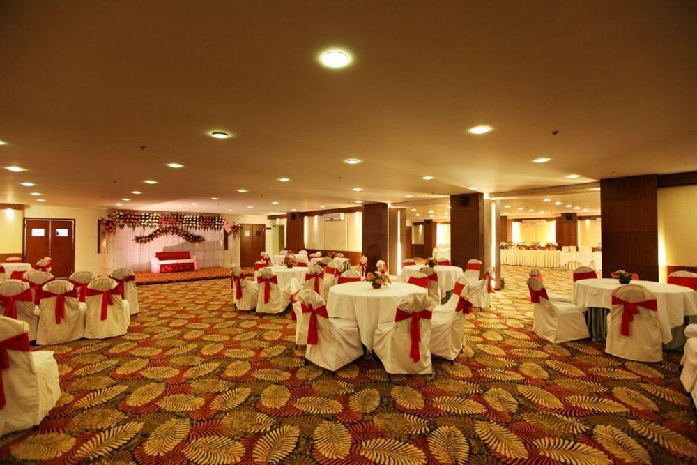 Crossroads Hotel Gurgaon Esterno foto