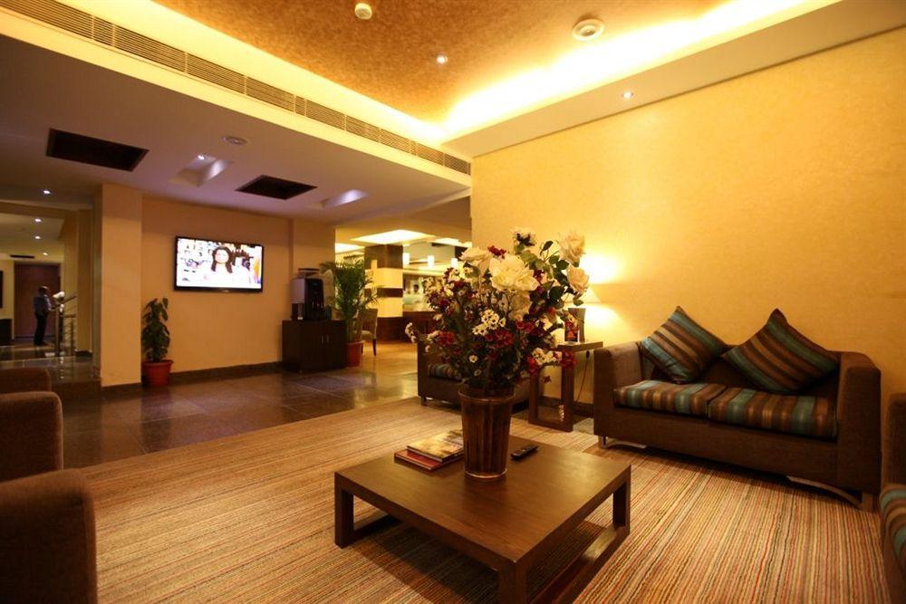 Crossroads Hotel Gurgaon Esterno foto