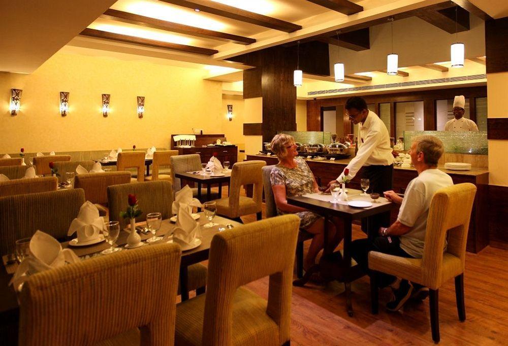 Crossroads Hotel Gurgaon Esterno foto