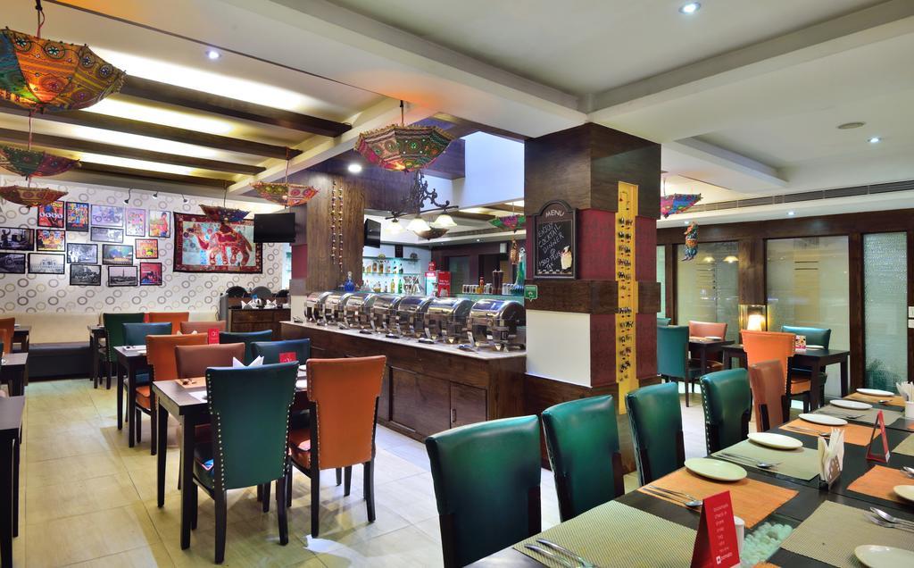 Crossroads Hotel Gurgaon Esterno foto