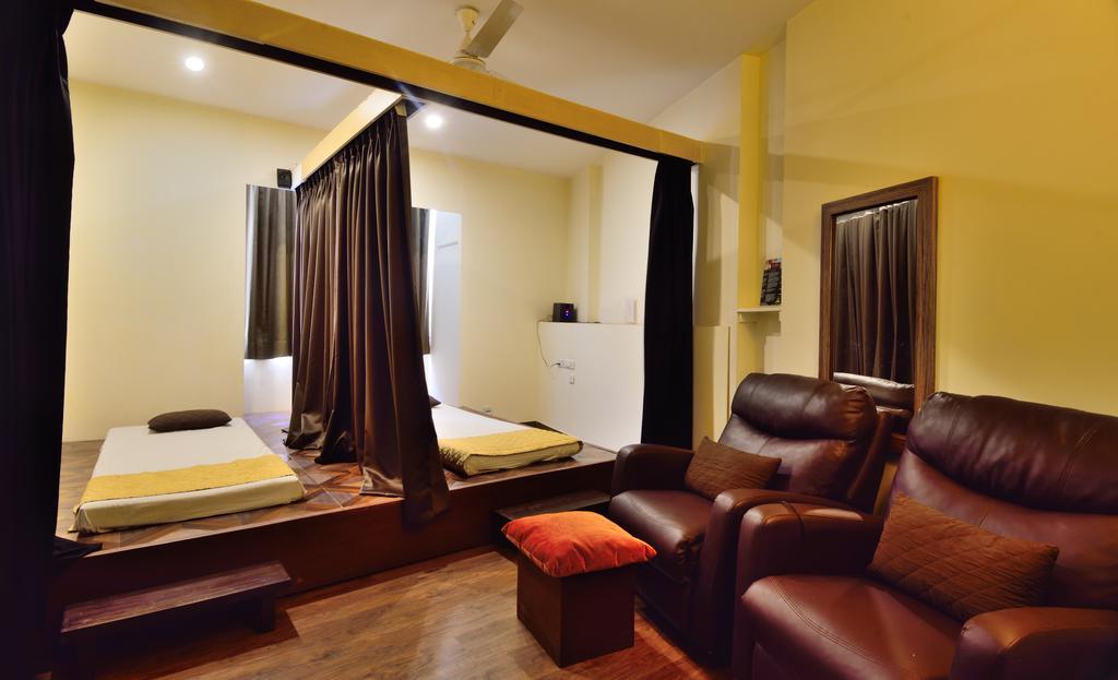 Crossroads Hotel Gurgaon Esterno foto