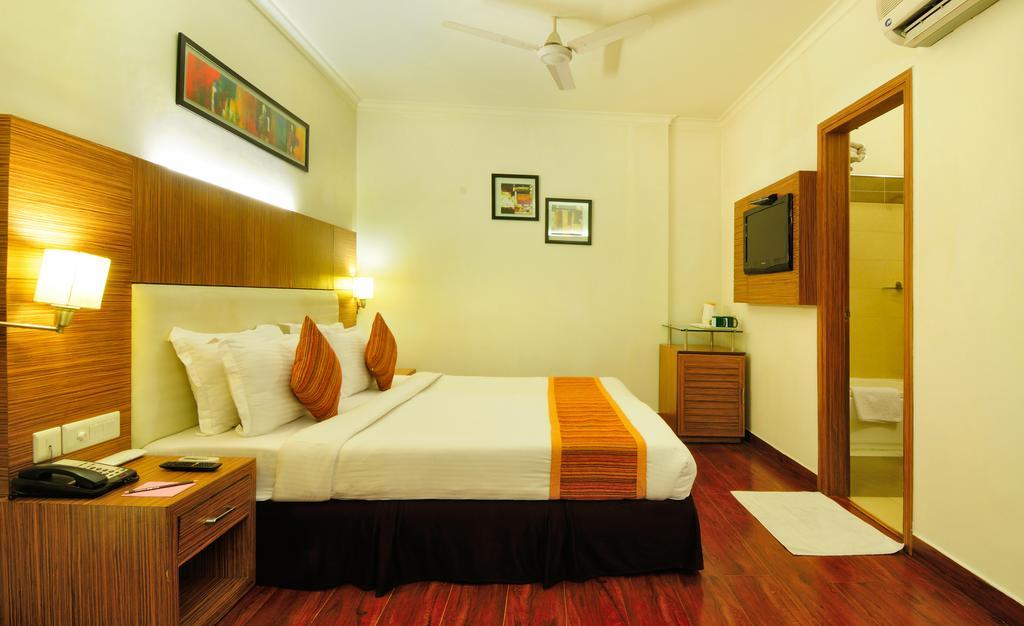 Crossroads Hotel Gurgaon Esterno foto