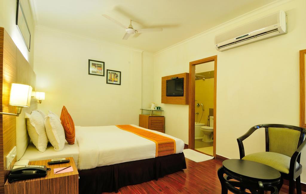 Crossroads Hotel Gurgaon Esterno foto