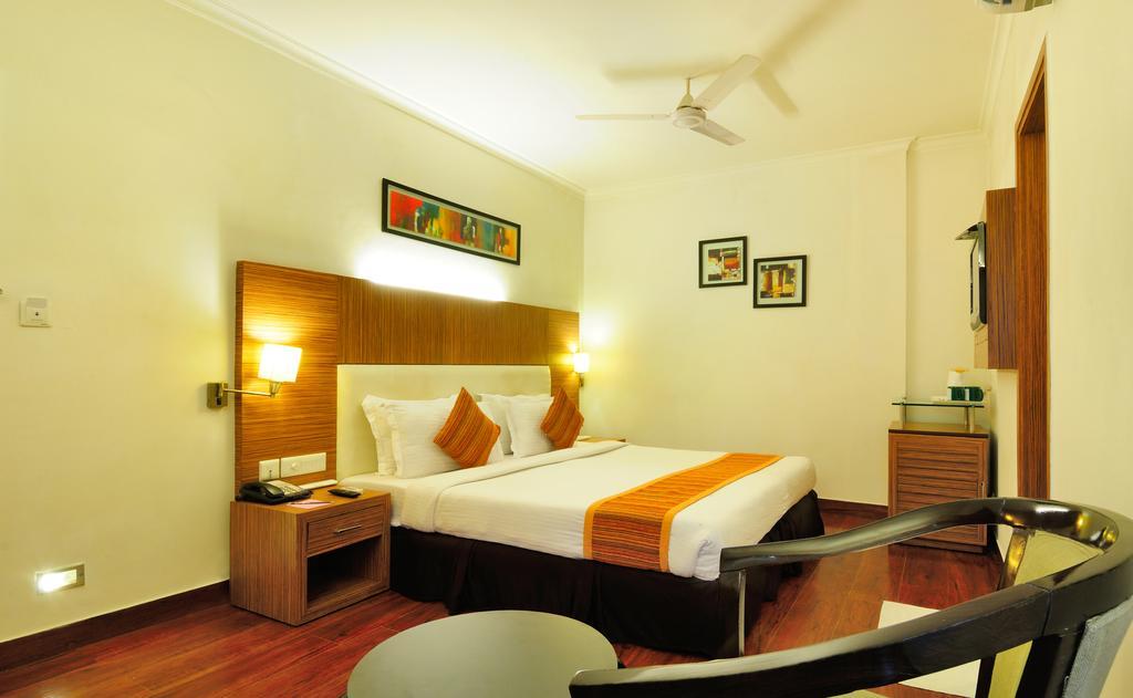 Crossroads Hotel Gurgaon Esterno foto