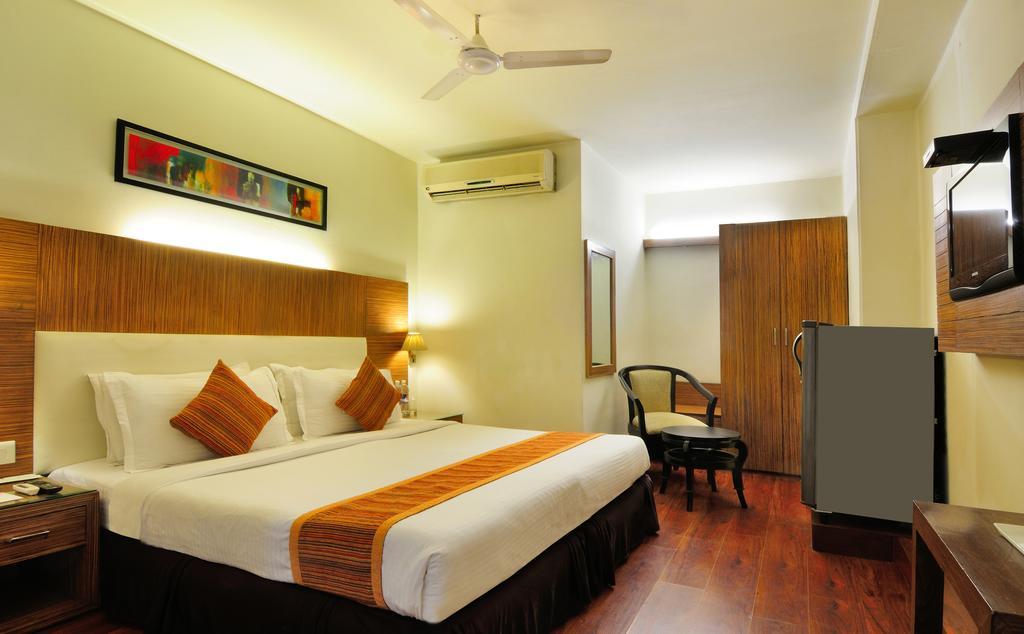 Crossroads Hotel Gurgaon Esterno foto