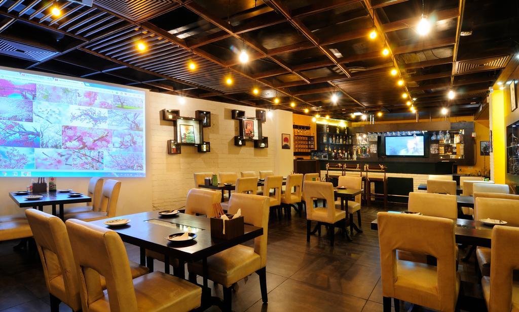 Crossroads Hotel Gurgaon Esterno foto