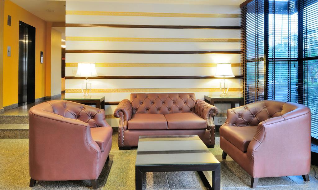 Crossroads Hotel Gurgaon Esterno foto
