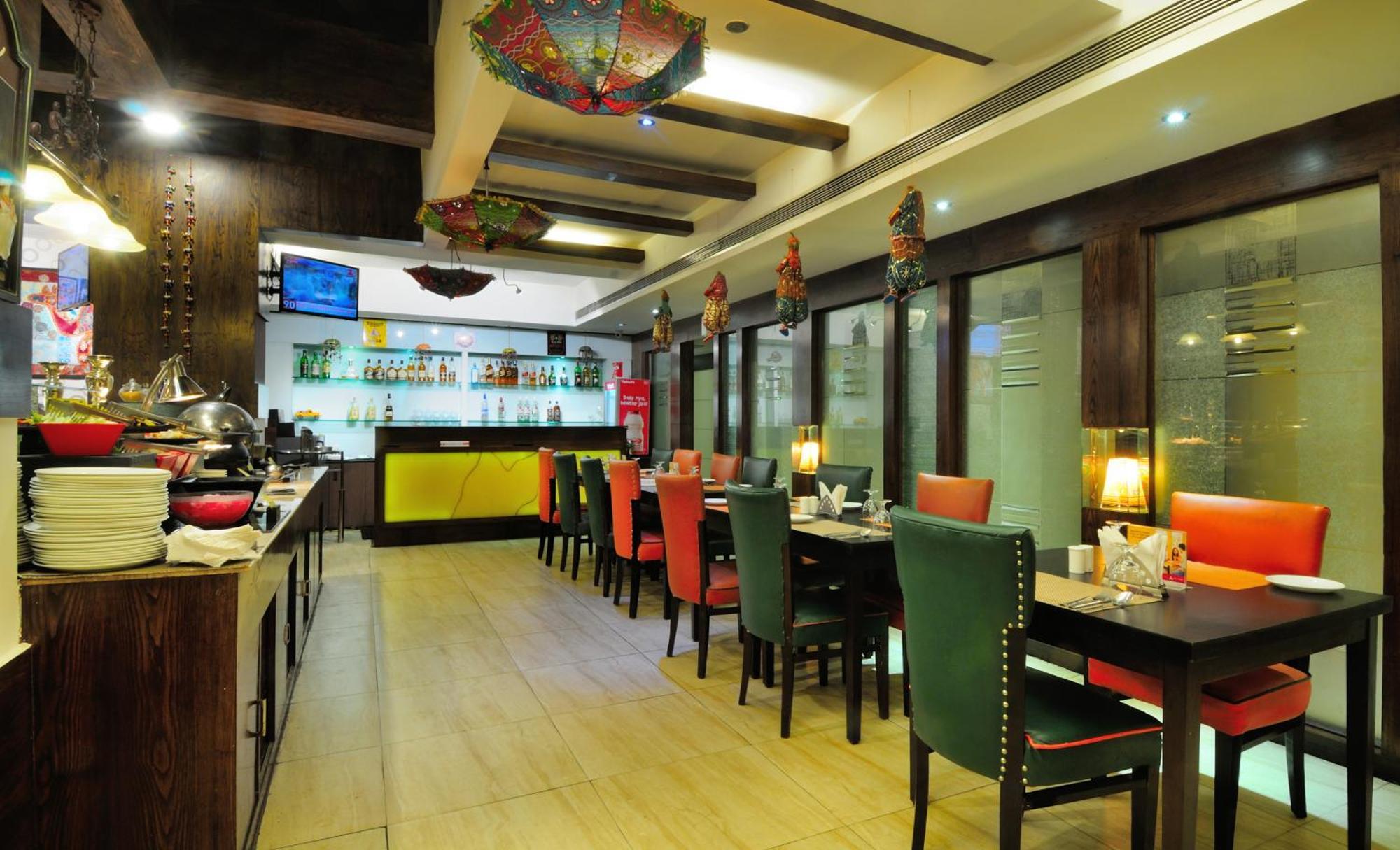 Crossroads Hotel Gurgaon Esterno foto