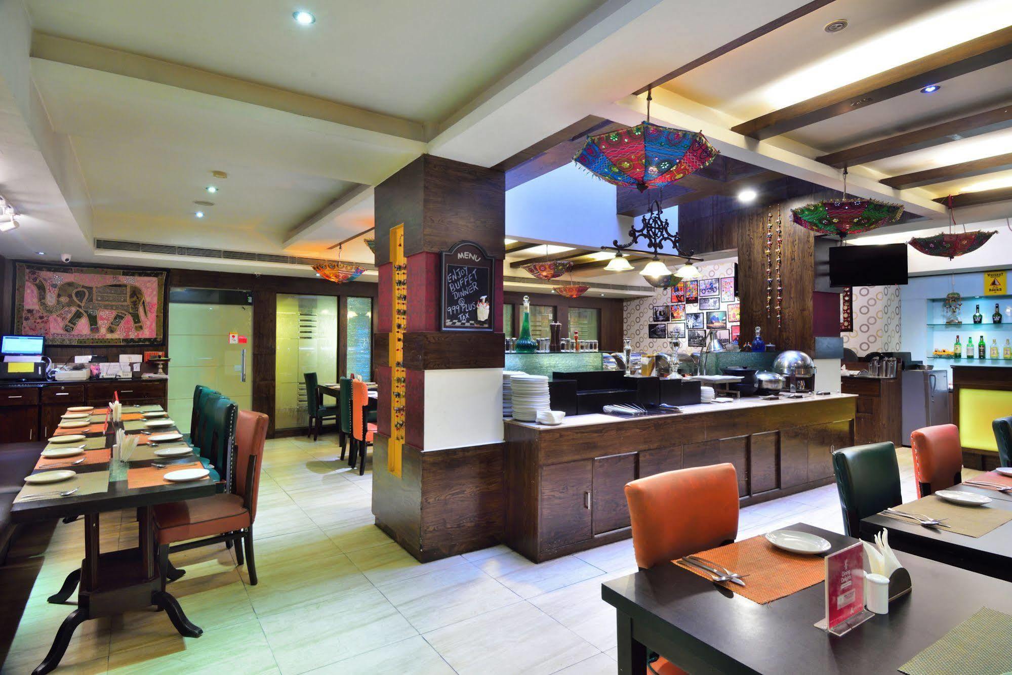 Crossroads Hotel Gurgaon Esterno foto