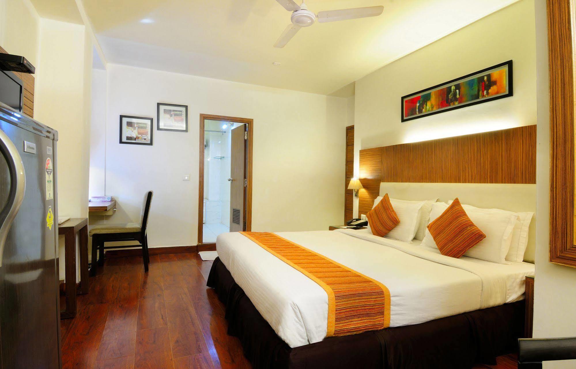 Crossroads Hotel Gurgaon Esterno foto