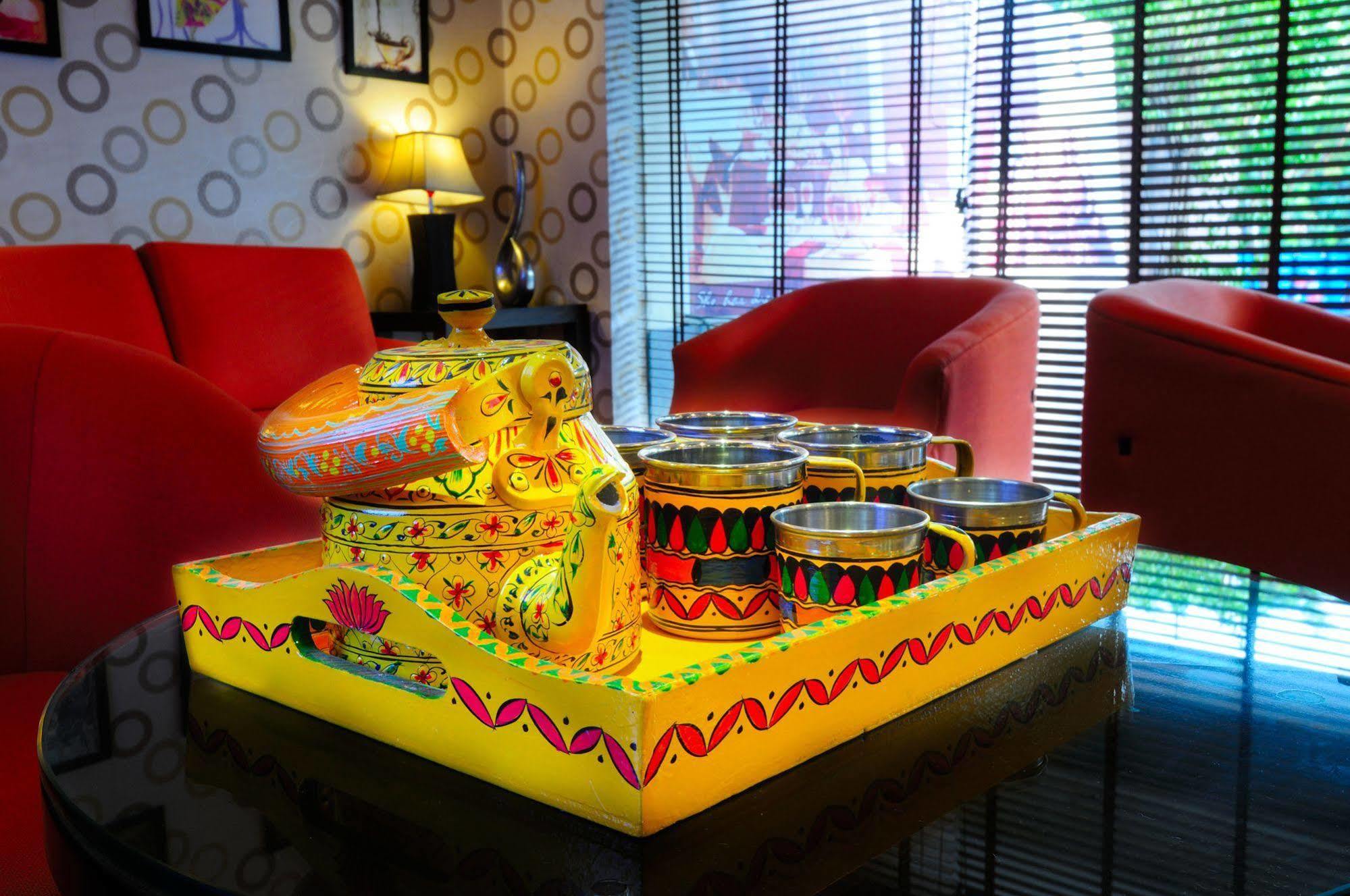 Crossroads Hotel Gurgaon Esterno foto