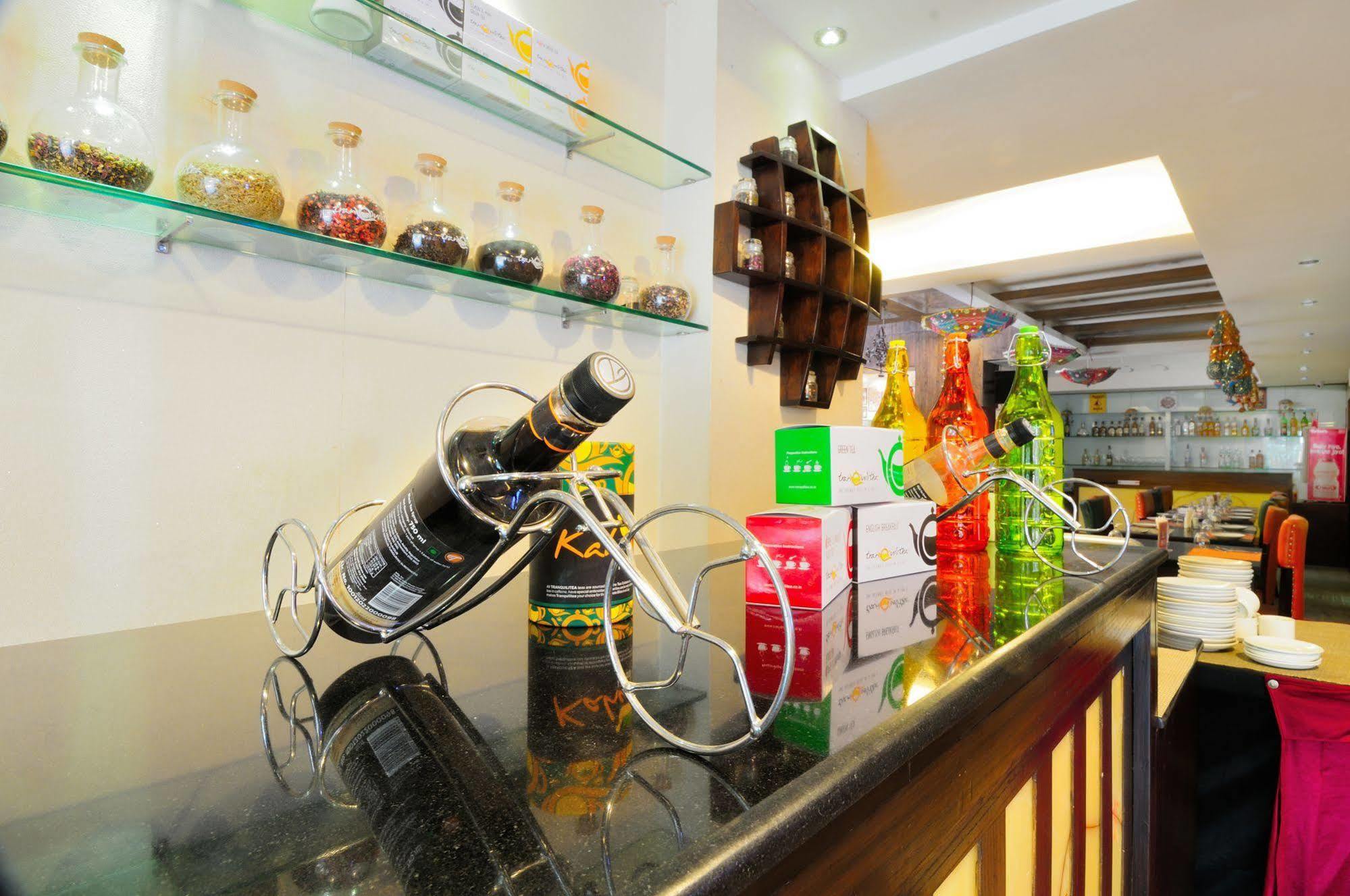 Crossroads Hotel Gurgaon Esterno foto
