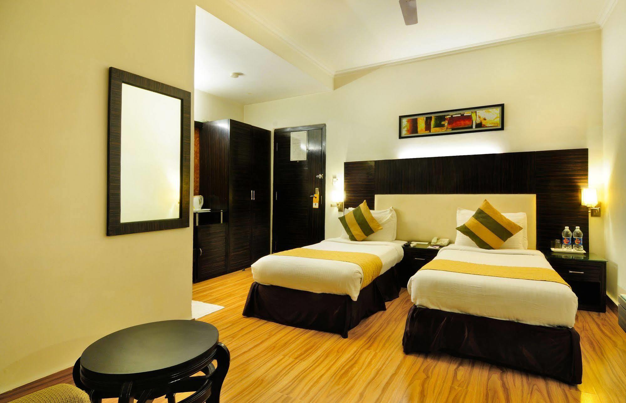 Crossroads Hotel Gurgaon Esterno foto